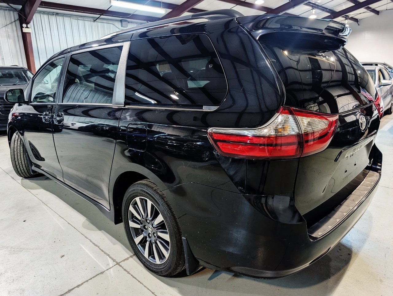 Used 2020 Toyota Sienna LE AWD/4WD image 4