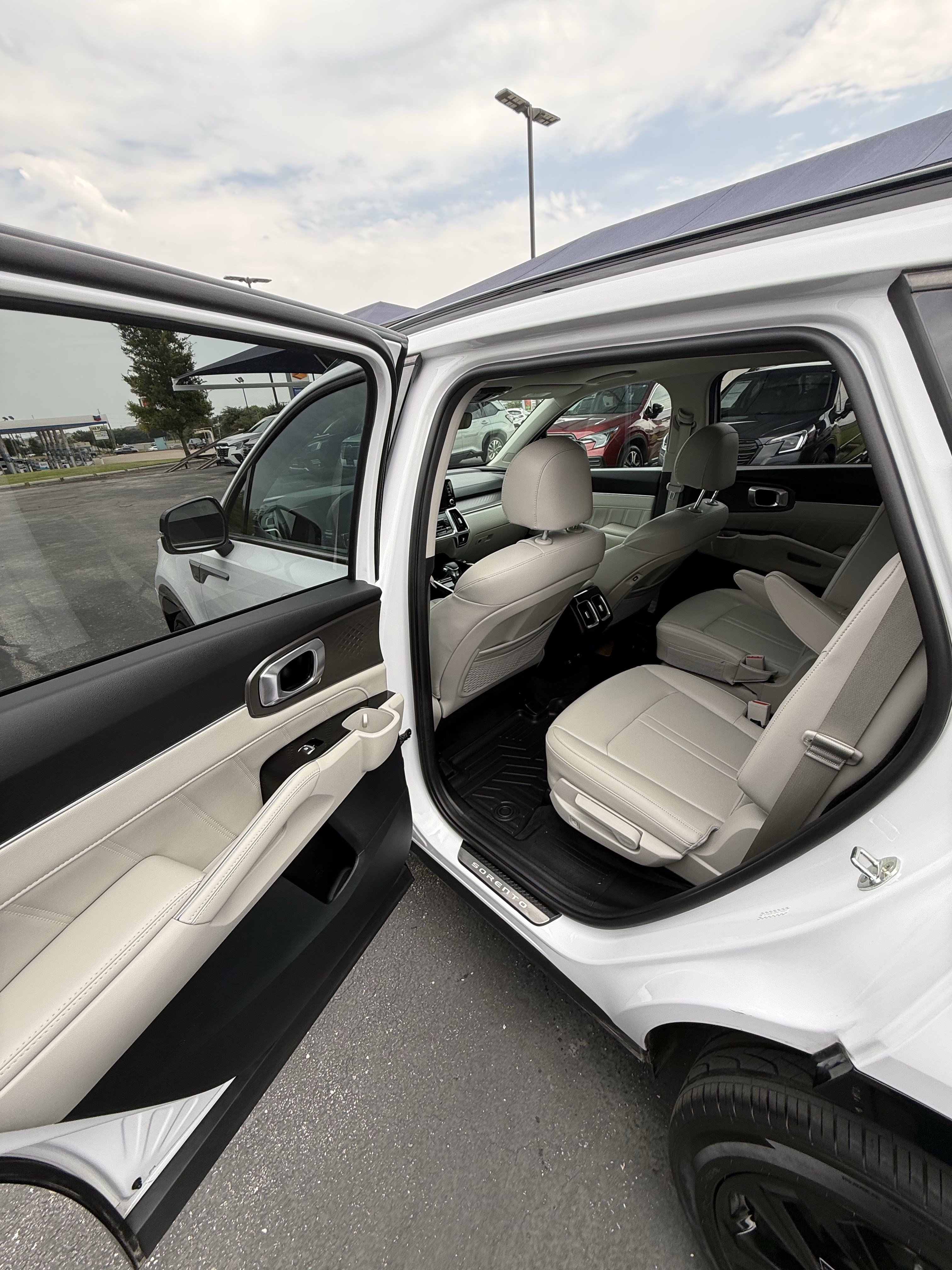 Used 2023 Kia Sorento SX AWD/4WD image 12