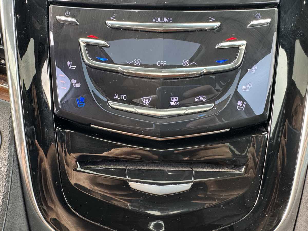 Used 2017 Cadillac Escalade Luxury AWD/4WD image 16