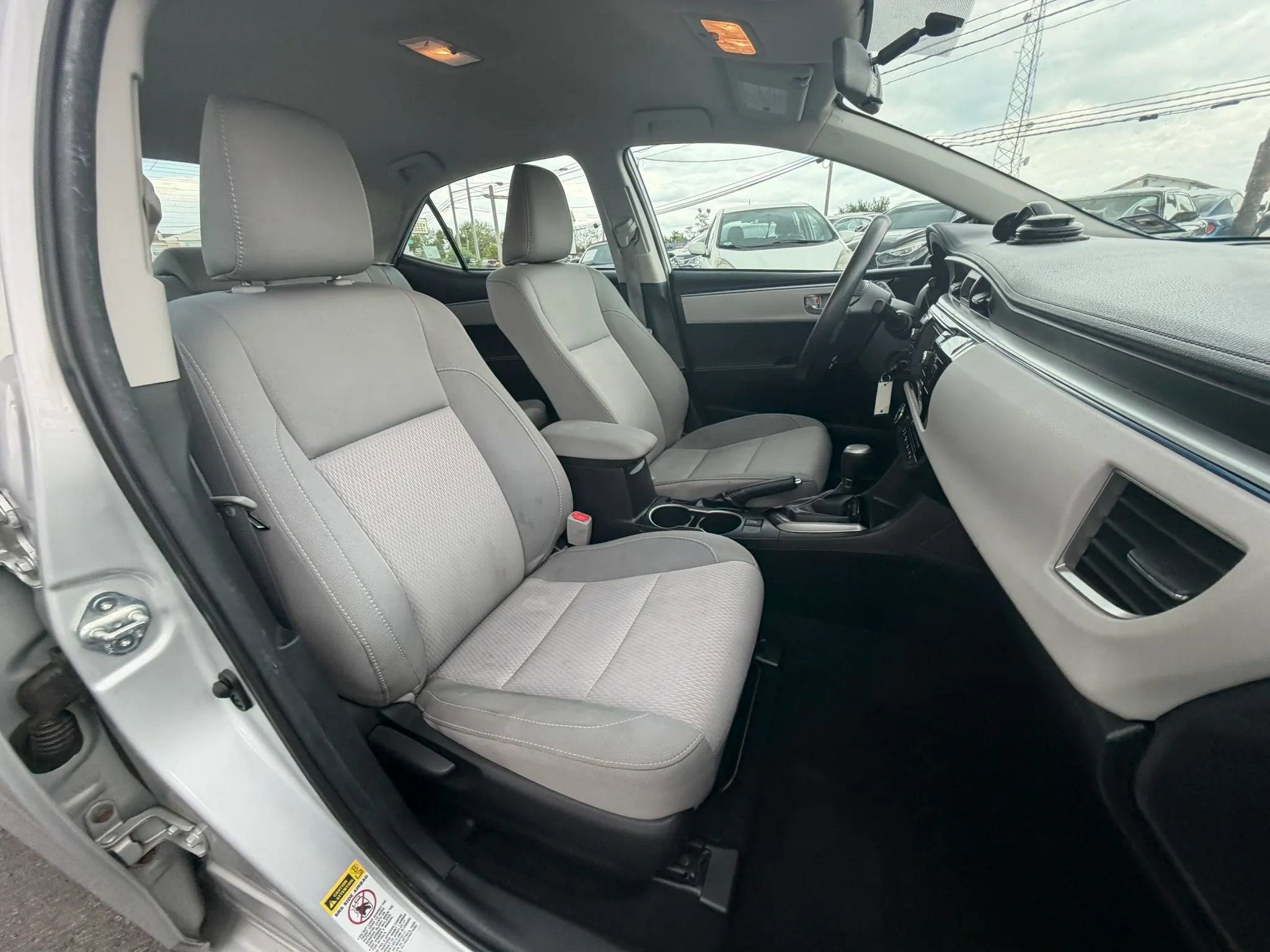 Used 2015 Toyota Corolla LE FWD image 14