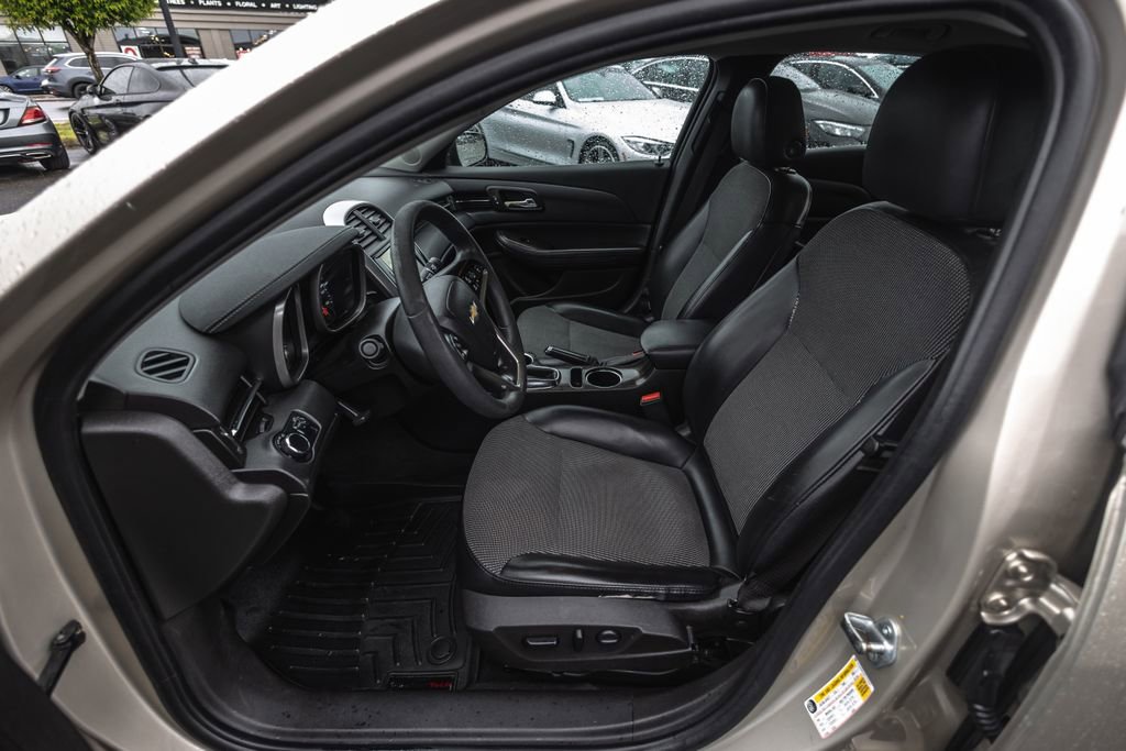 Used 2015 Chevrolet Malibu LT w/ Power Convenience Package FWD image 18