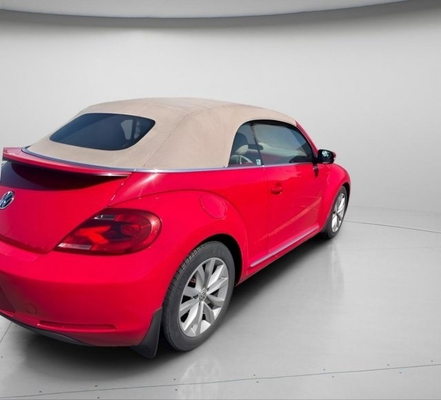 Used 2013 Volkswagen Beetle TDI FWD image 9