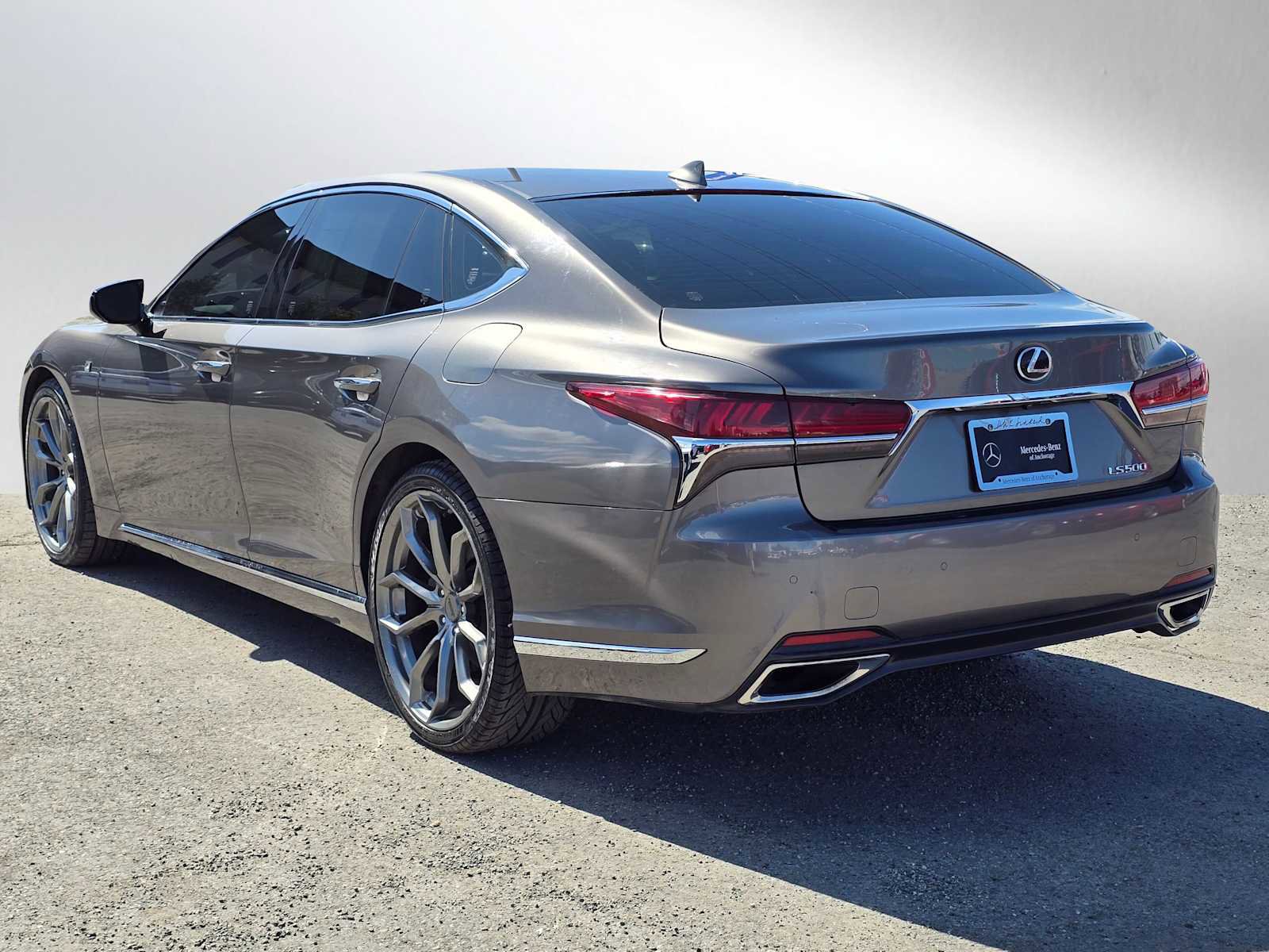 Used 2018 Lexus LS 500 w/ Accessory Package (Z2) image 5