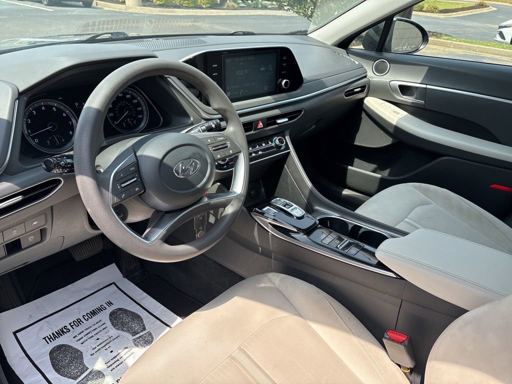 Used 2023 Hyundai Sonata SE w/ Cargo Package image 10