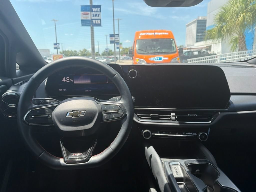 Used 2024 Chevrolet Equinox EV RS FWD image 3