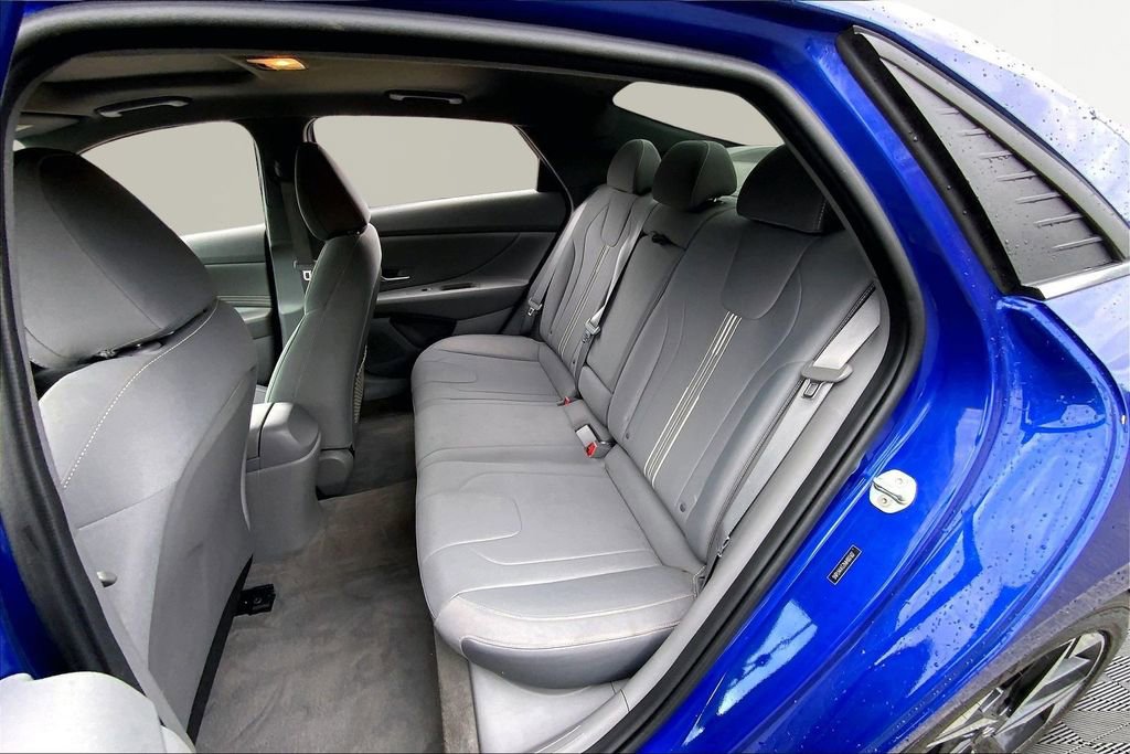 Used 2021 Hyundai Elantra SEL w/ Convenience + Premium Package image 16