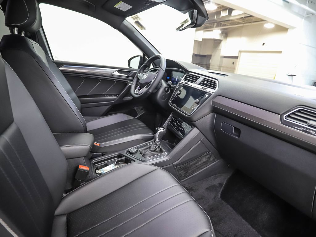 Used 2024 Volkswagen Tiguan SE R-Line image 29