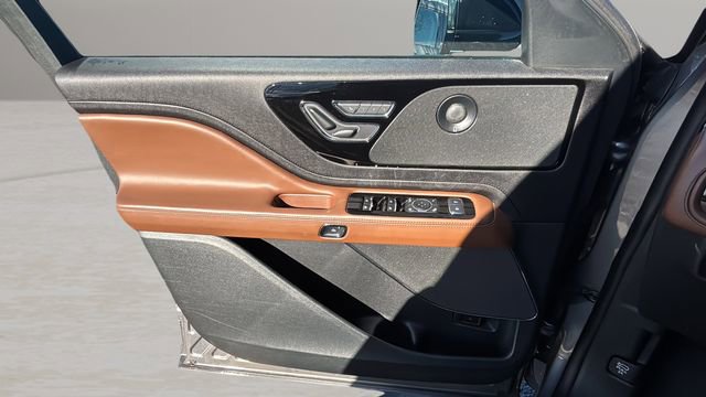Used 2023 Lincoln Aviator Reserve w/ Equipment Group 201A image 17