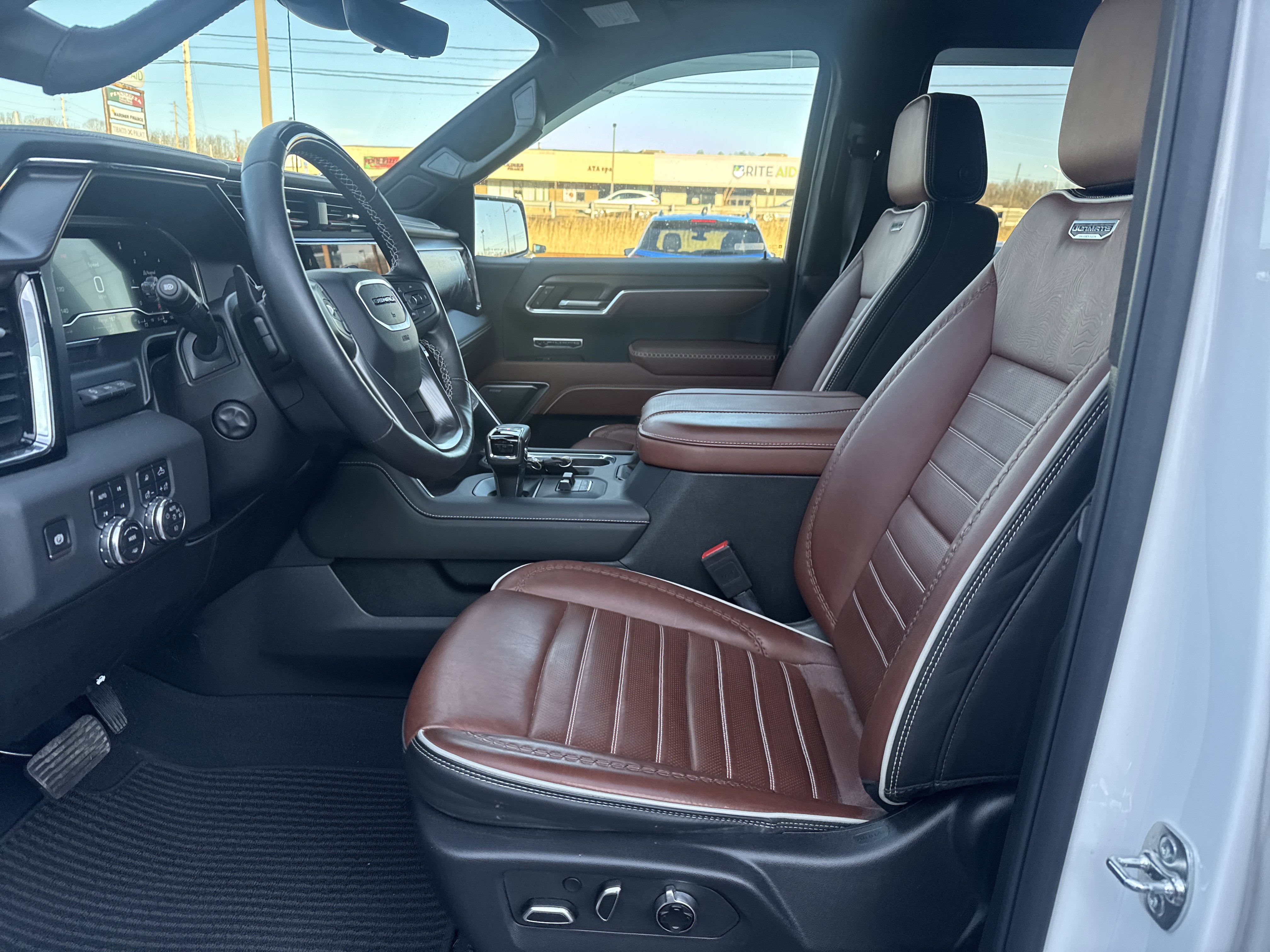 Used 2025 GMC Sierra 1500 Denali Ultimate image 12