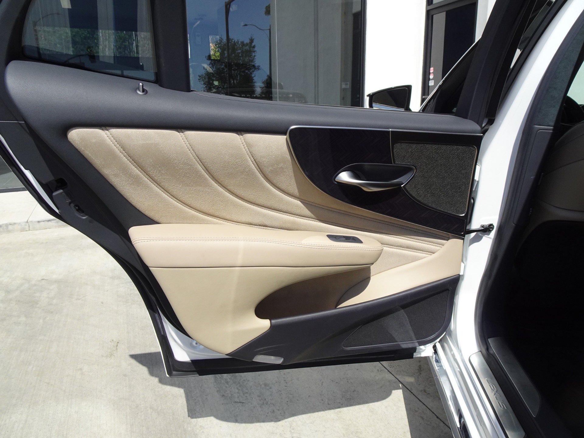 Used 2021 Lexus LS 500 RWD image 17