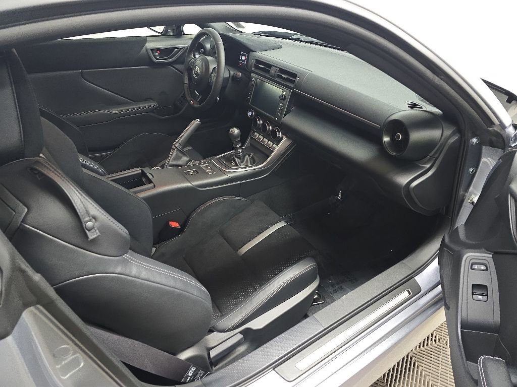 Used 2025 Toyota GR86 Premium w/ Performance Package RWD image 15