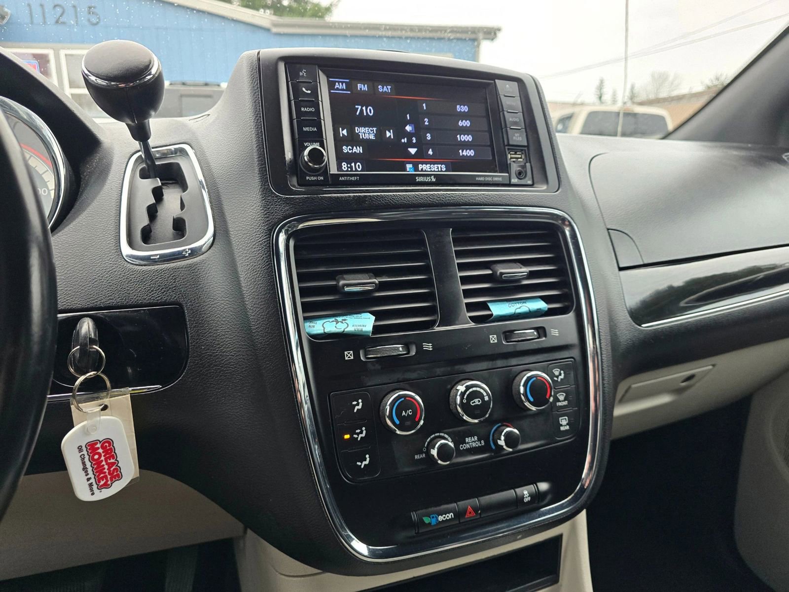 Used 2018 Dodge Grand Caravan SXT FWD image 27