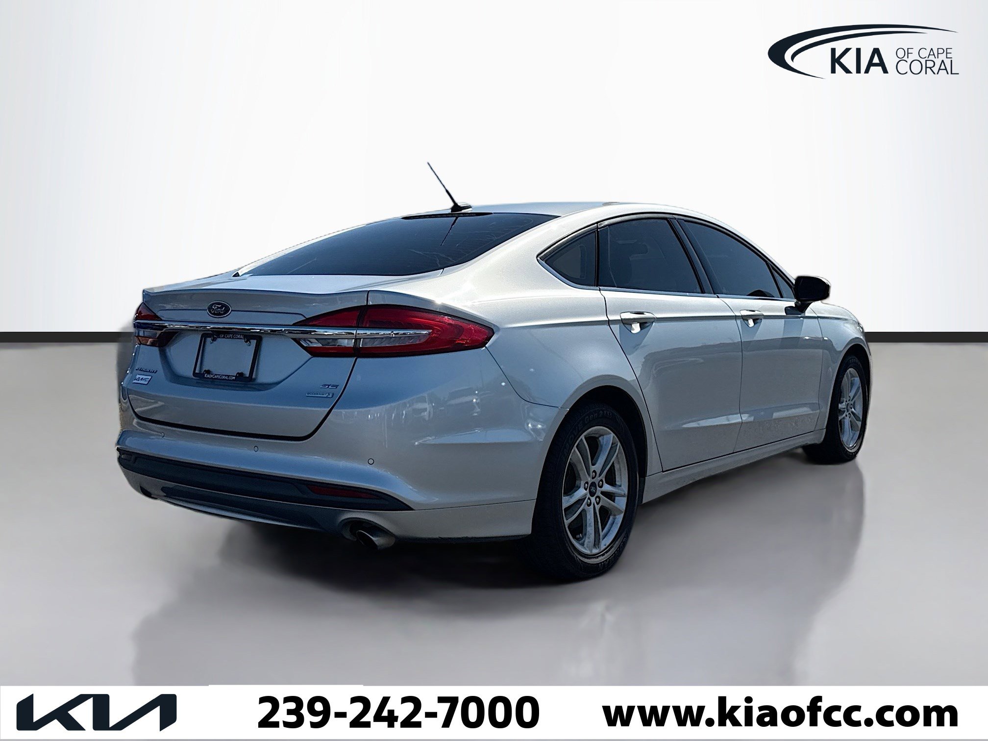 Used 2018 Ford Fusion SE w/ Fusion SE Technology Package image 5