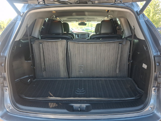 Used 2019 Toyota Highlander XLE AWD/4WD image 30