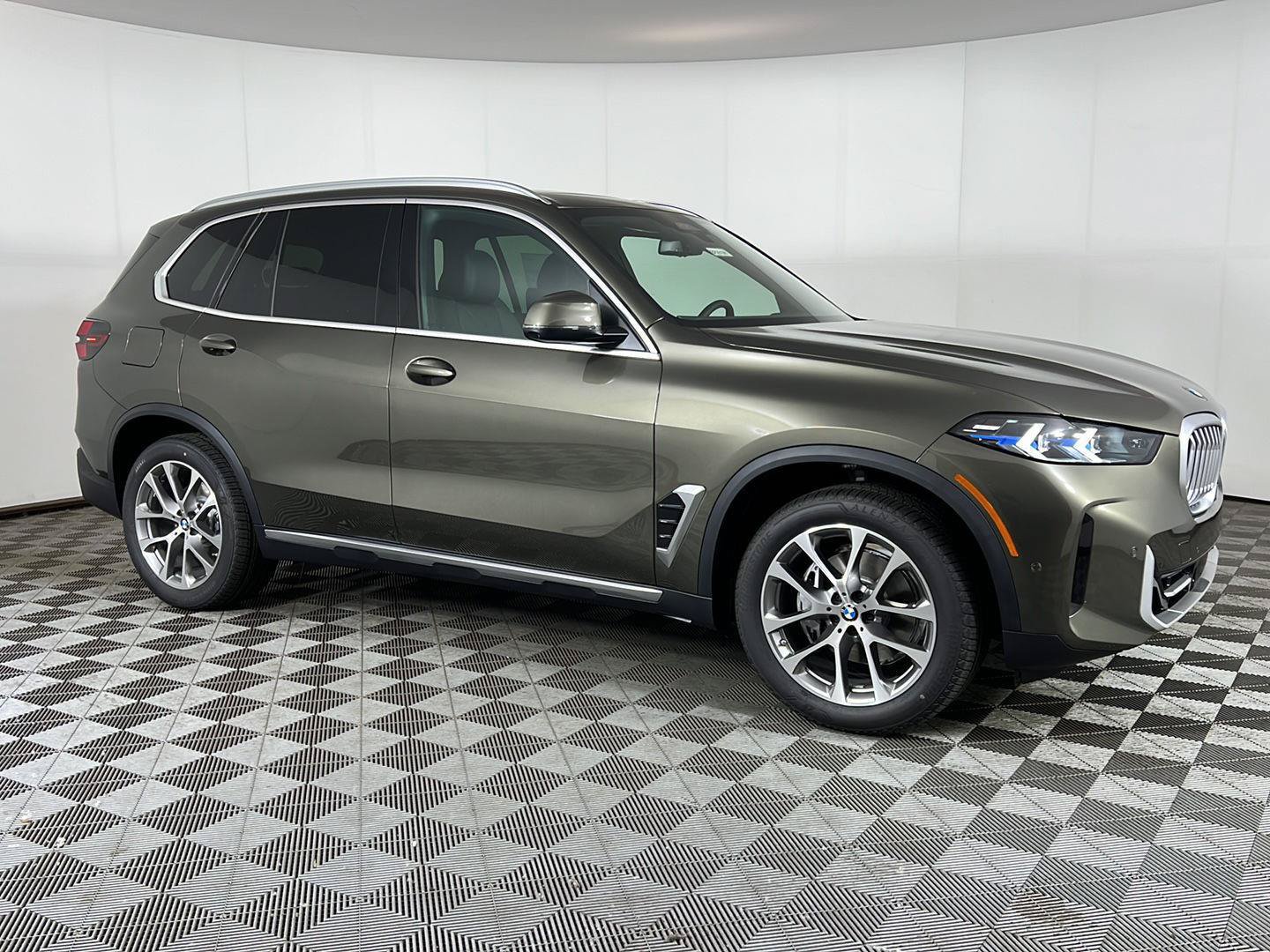 New 2026 BMW X5 xDrive40i AWD/4WD image 2