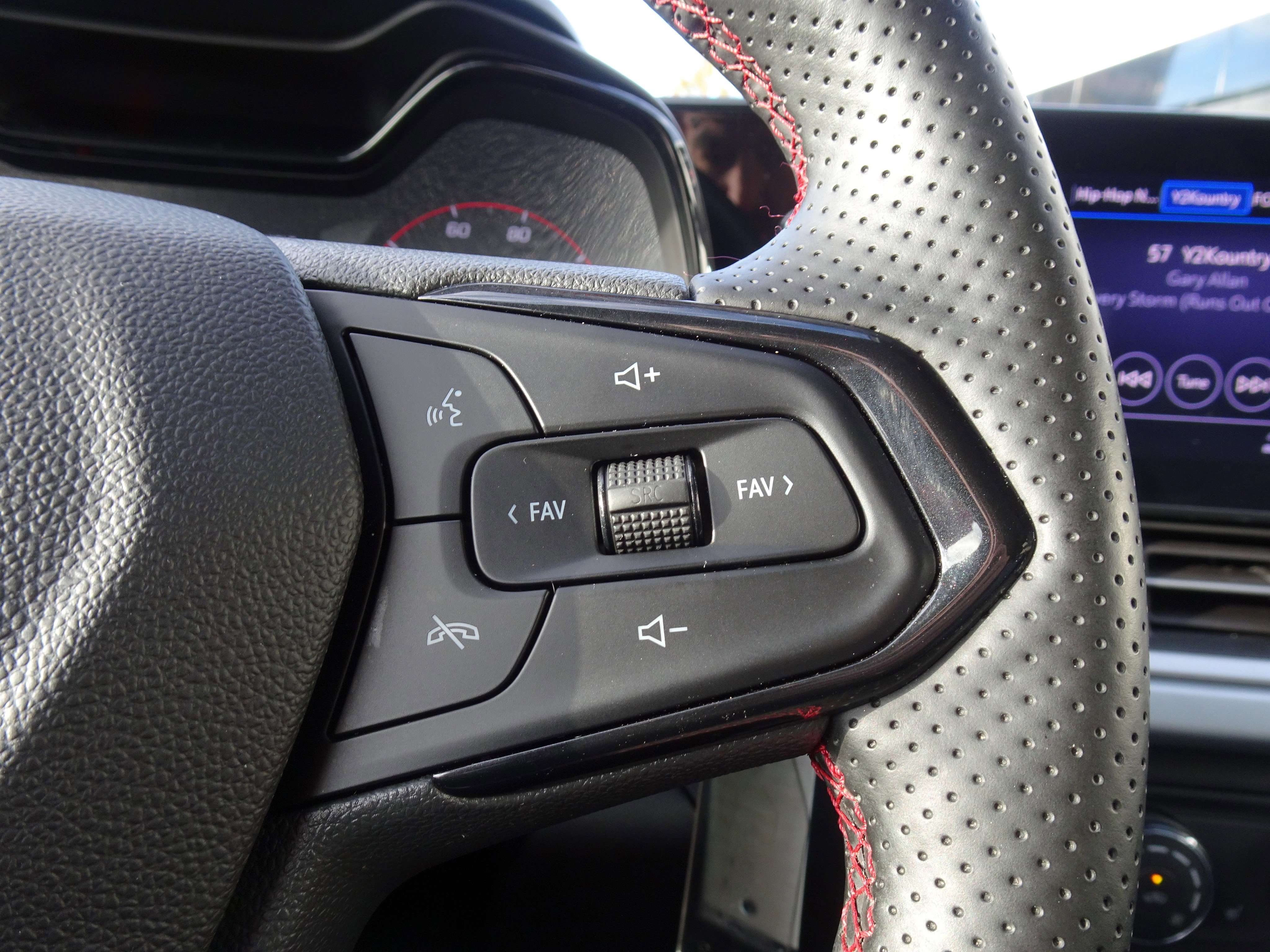 Used 2025 Chevrolet Trax RS image 23