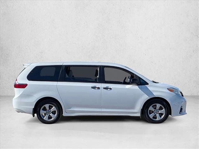 Used 2020 Toyota Sienna L image 4