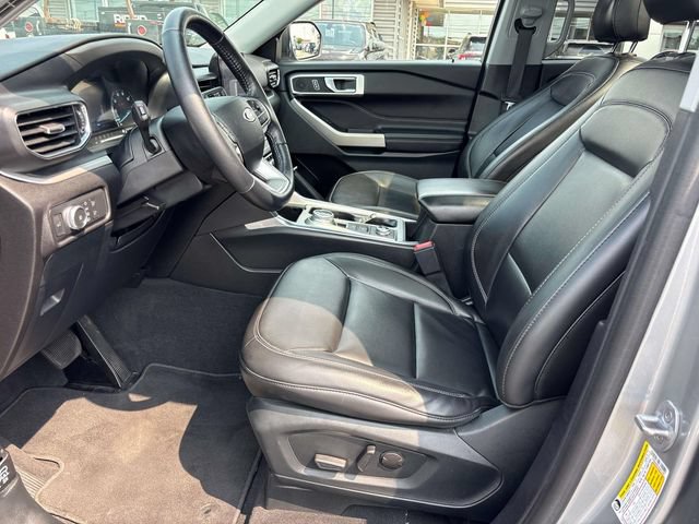 Used 2022 Ford Explorer XLT w/ Equipment Group 202A AWD/4WD image 13