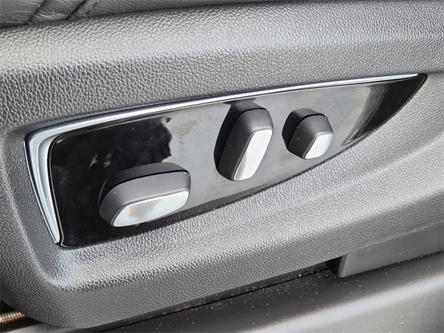 Used 2020 Cadillac Escalade ESV Premium Luxury image 19