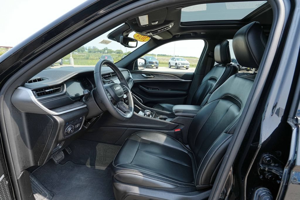 Used 2024 Jeep Grand Cherokee Limited 4xe AWD/4WD image 16