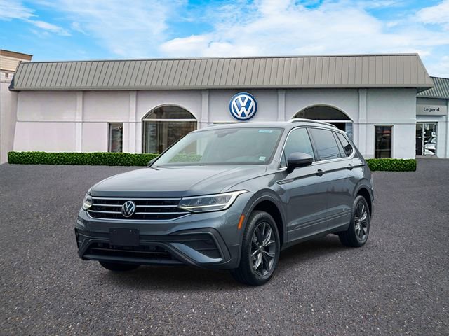 Used 2022 Volkswagen Tiguan SE w/ Panoramic Sunroof Package AWD/4WD image 1