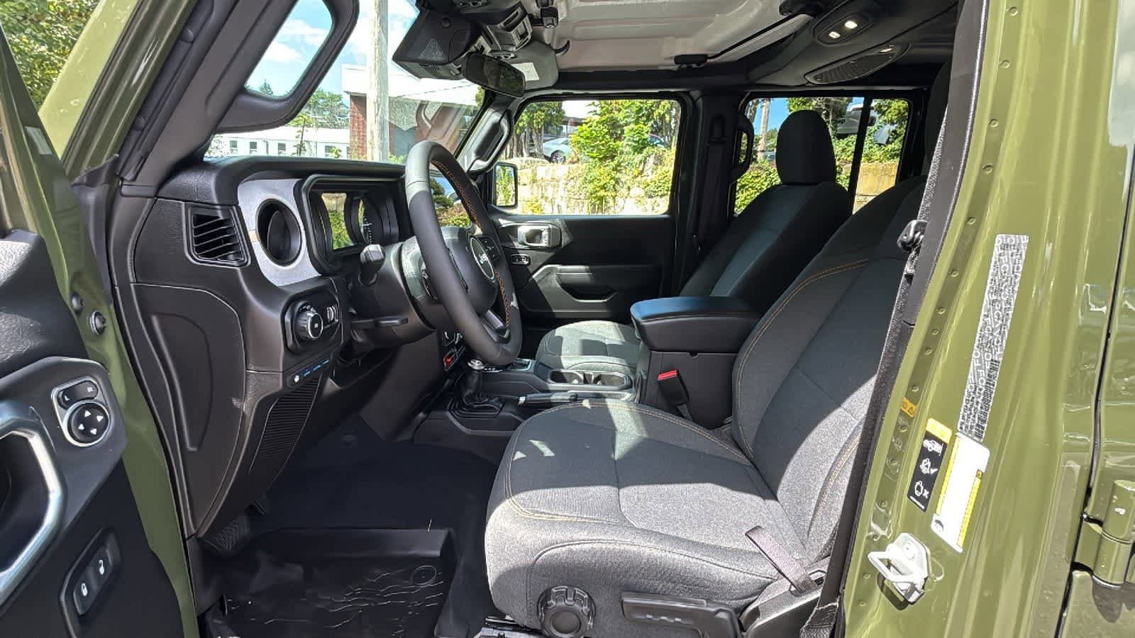 Used 2024 Jeep Wrangler Unlimited AWD/4WD image 26