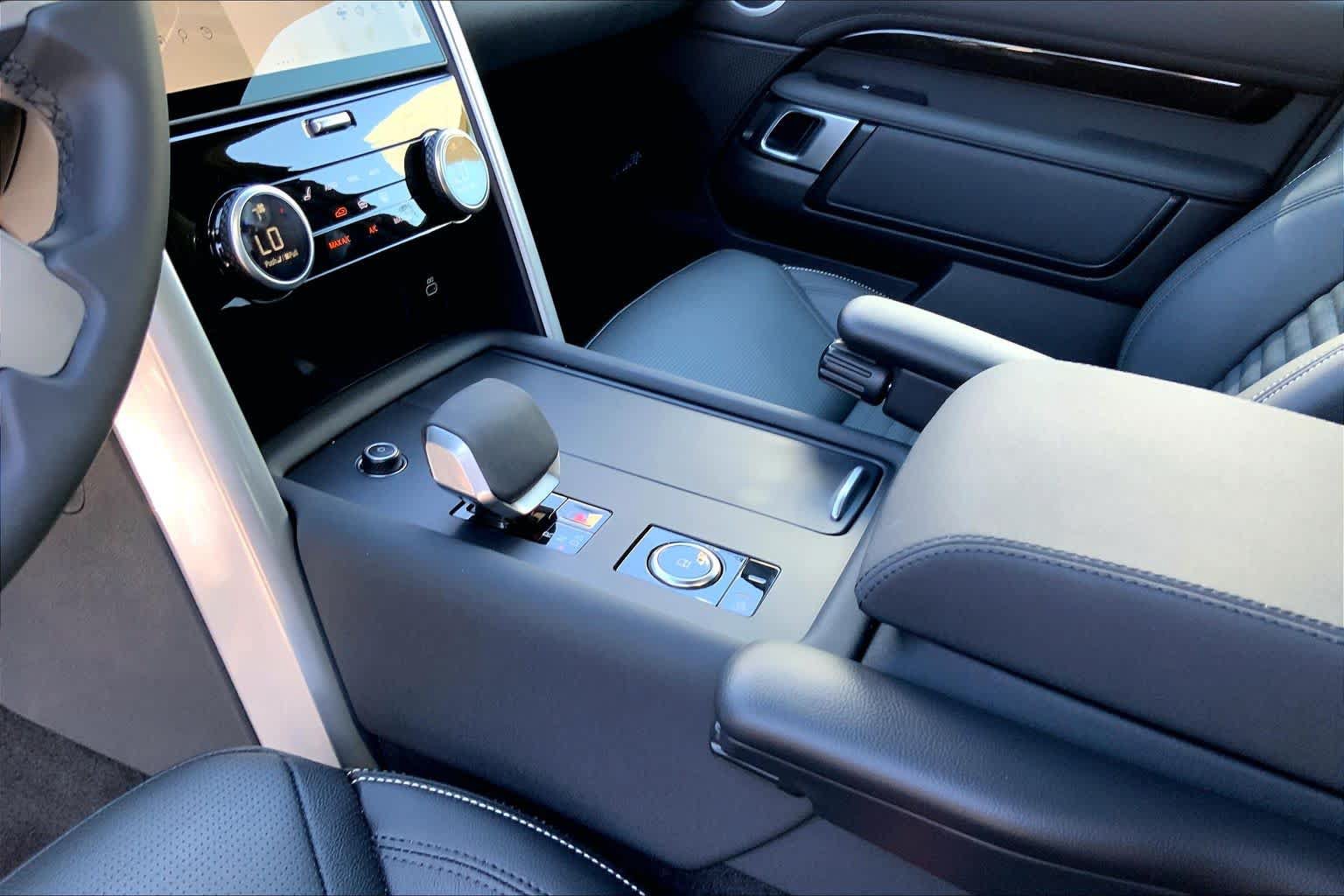 Used 2025 Land Rover Discovery S AWD/4WD image 15