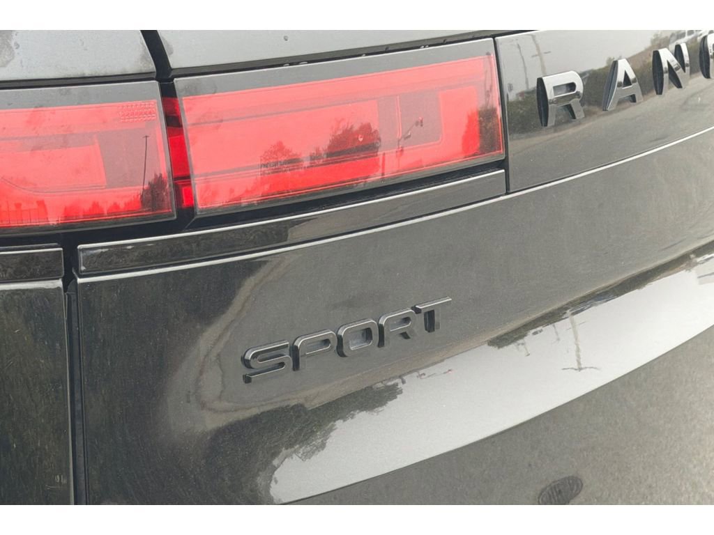 Used 2025 Land Rover Range Rover Sport SE image 34