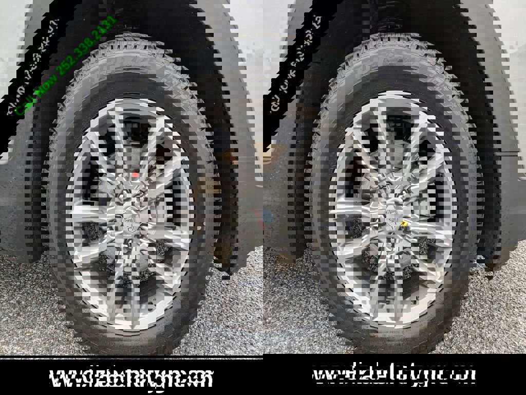 Used 2024 GMC Terrain SLT image 12