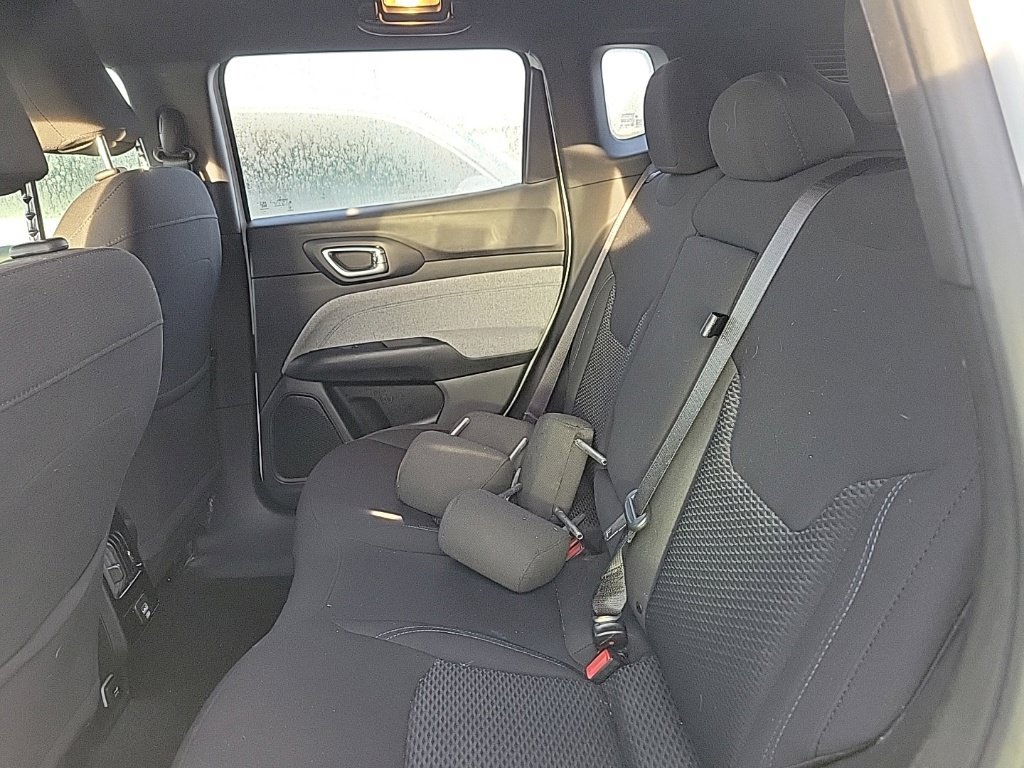 Used 2025 Jeep Compass Sport AWD/4WD image 12