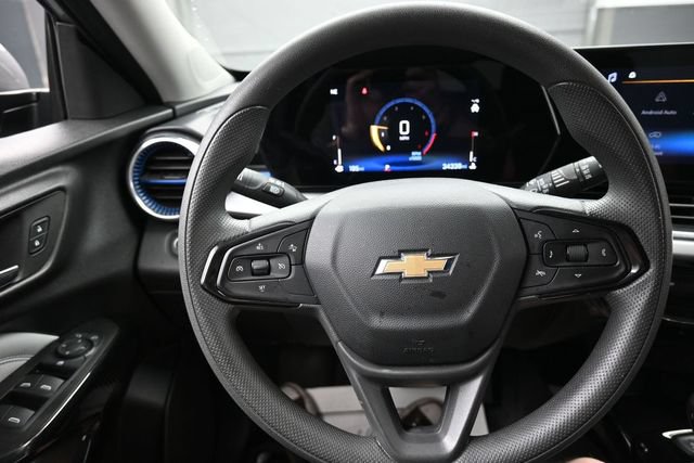 Used 2025 Chevrolet Trax LT FWD image 8