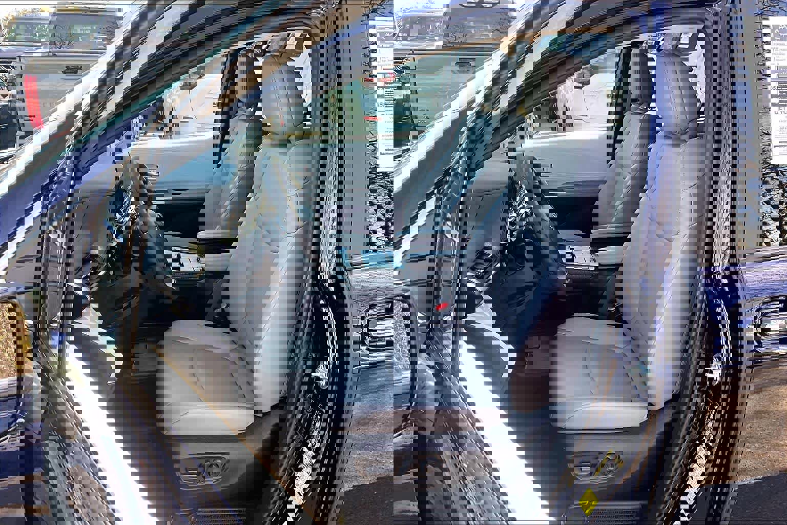 Used 2025 Toyota Sienna XLE w/ XLE Plus Package image 9