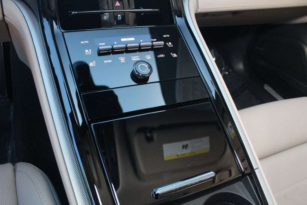 Certified 2025 Porsche Panamera 4 image 17