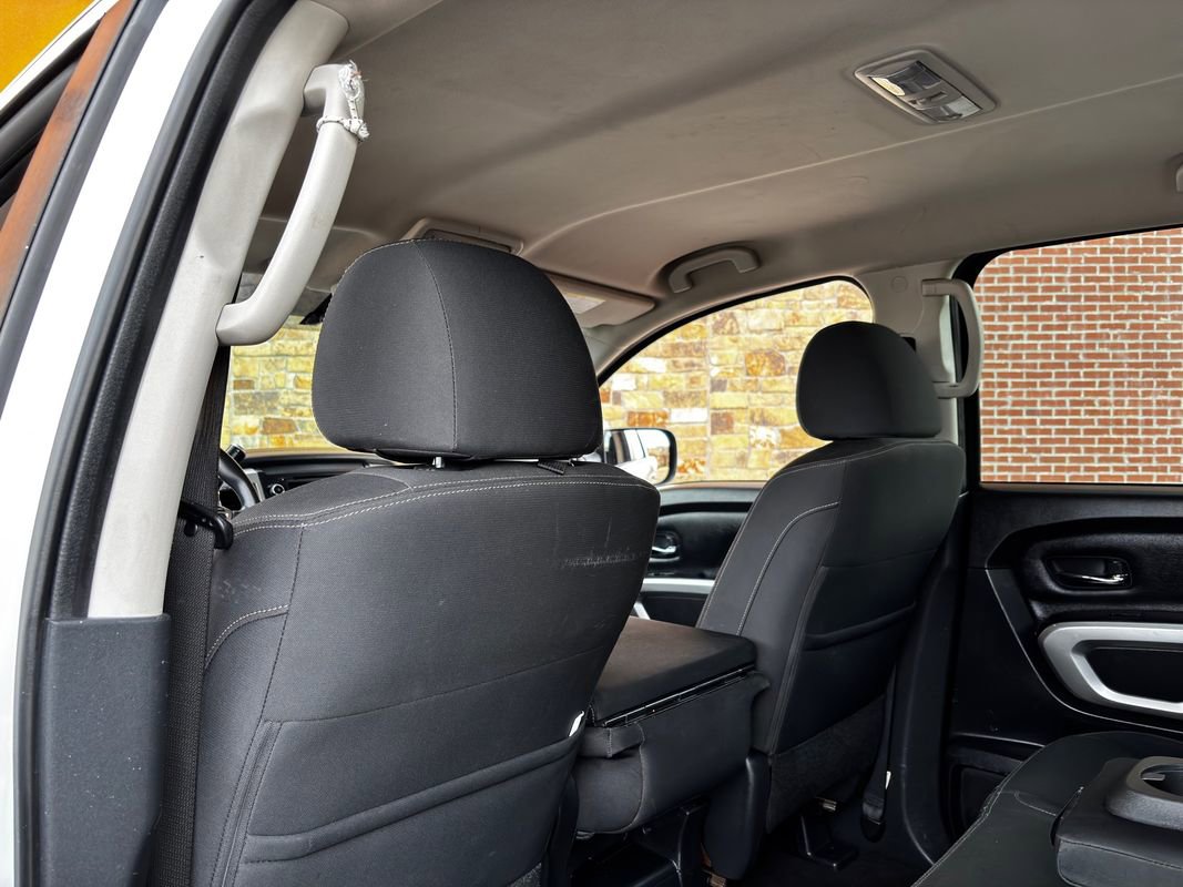 Used 2019 Nissan Titan SV image 37