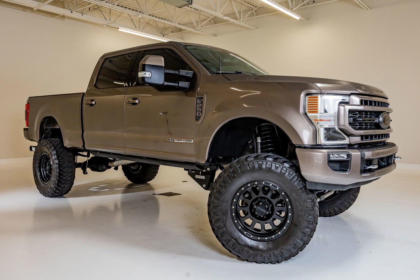 Used 2021 Ford F250 Lariat w/ Lariat Ultimate Package AWD/4WD image 2