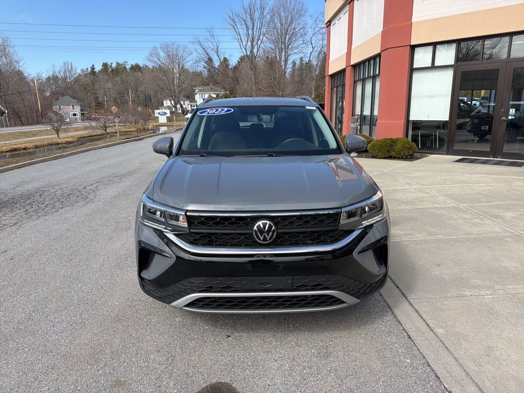 Used 2022 Volkswagen Taos SE image 2