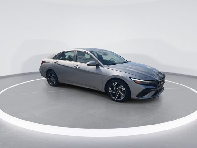 Certified 2025 Hyundai Elantra SEL FWD image 2