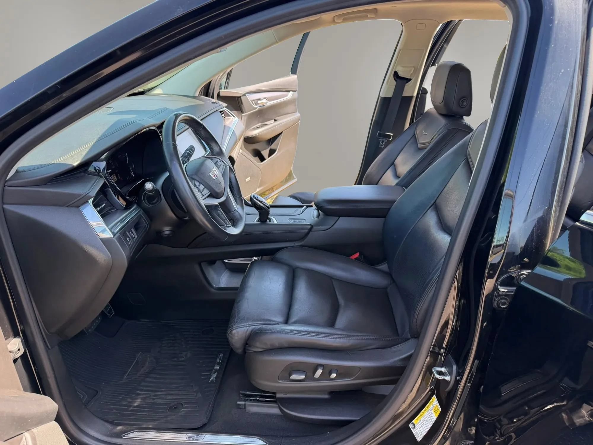 Used 2017 Cadillac XT5 Luxury w/ Driver Awareness Package AWD/4WD image 12