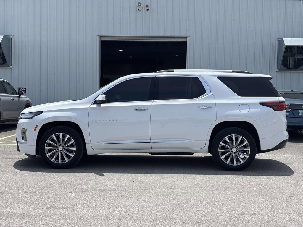 Used 2023 Chevrolet Traverse Premier FWD image 2