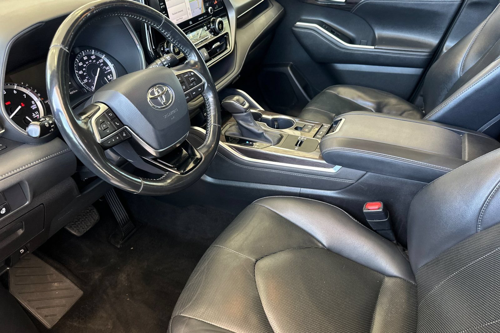 Used 2020 Toyota Highlander Limited FWD image 10