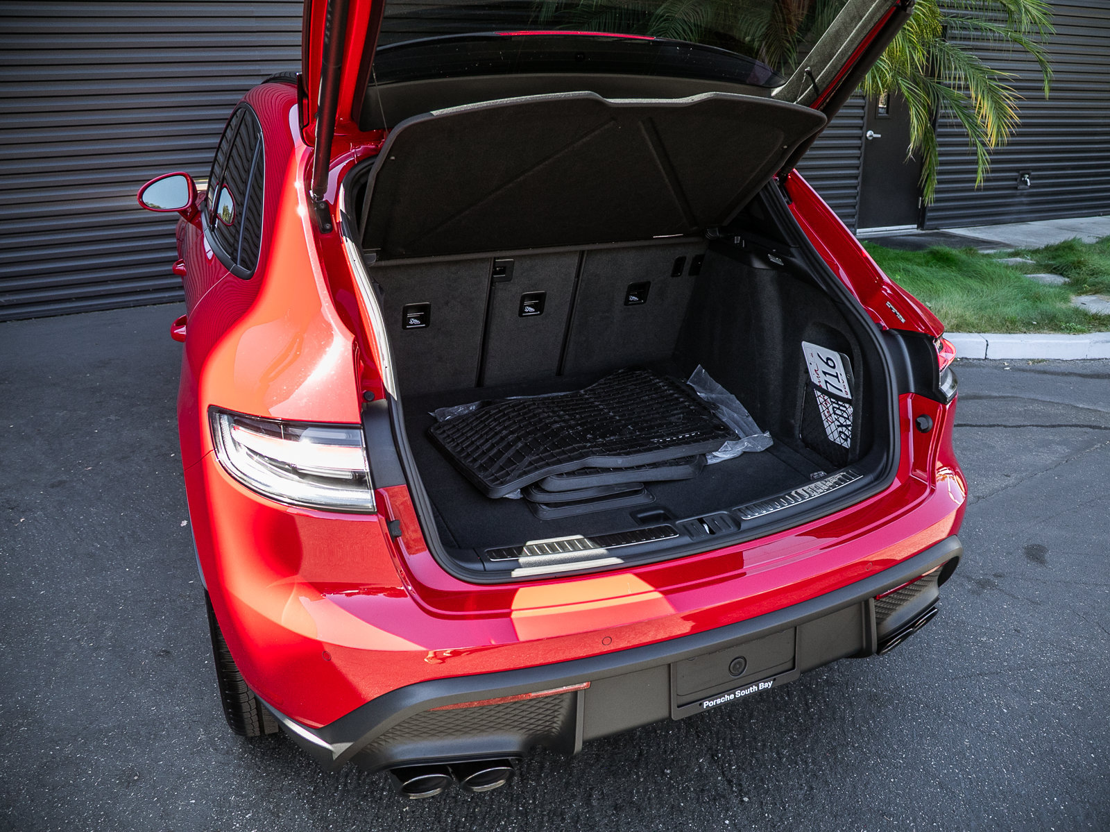 Certified 2026 Porsche Macan AWD/4WD image 25