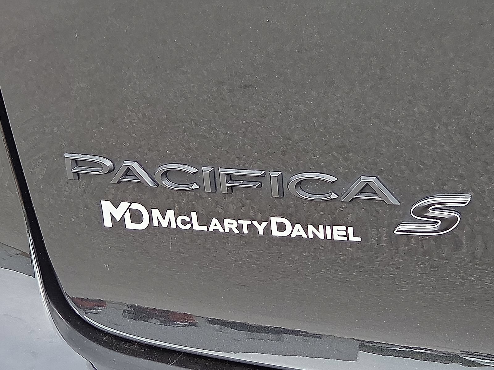 Used 2023 Chrysler Pacifica Touring-L w/ Uconnect Theater Family Group AWD/4WD image 9