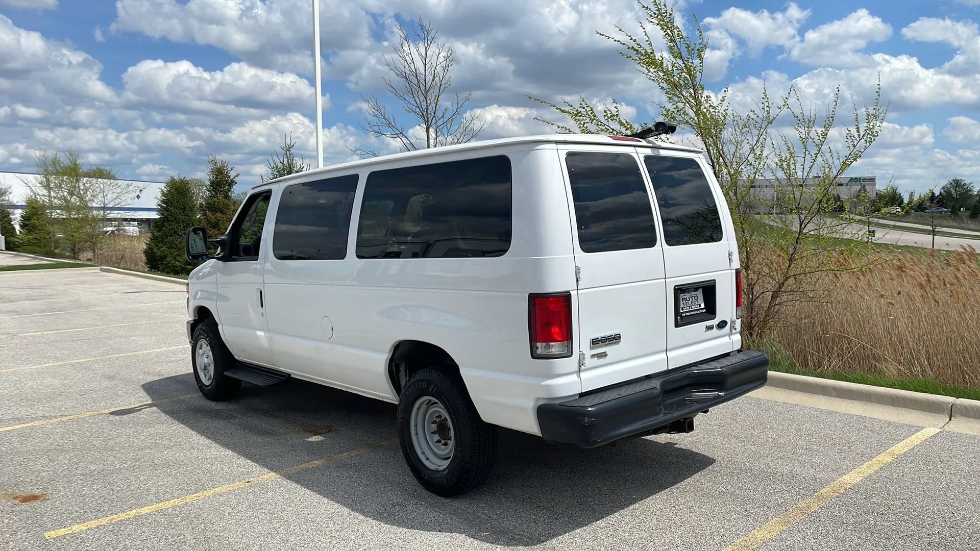 Used 2013 Ford E-350 and Econoline 350 Super Duty w/ Crew Van Pkg RWD image 7