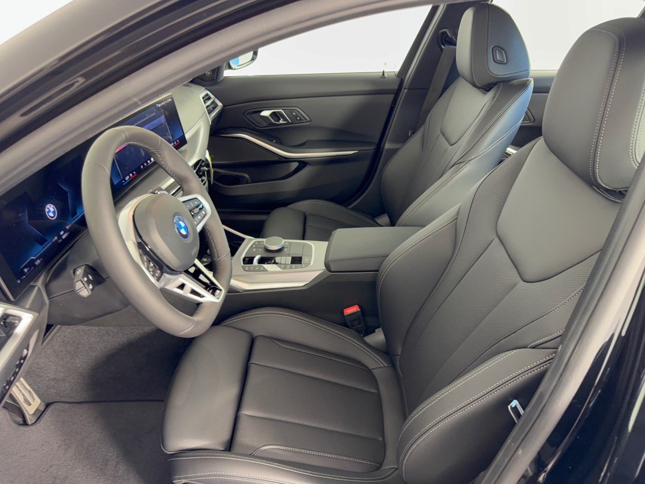 New 2026 BMW 330i xDrive Sedan w/ M Sport Package AWD/4WD image 5