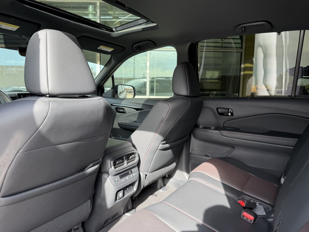 Used 2025 Honda Passport Black Edition image 33