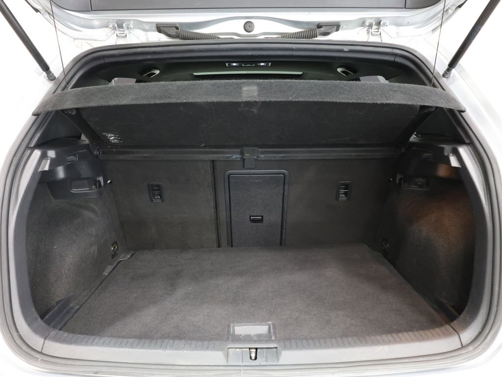 Used 2017 Volkswagen GTI SE FWD image 27
