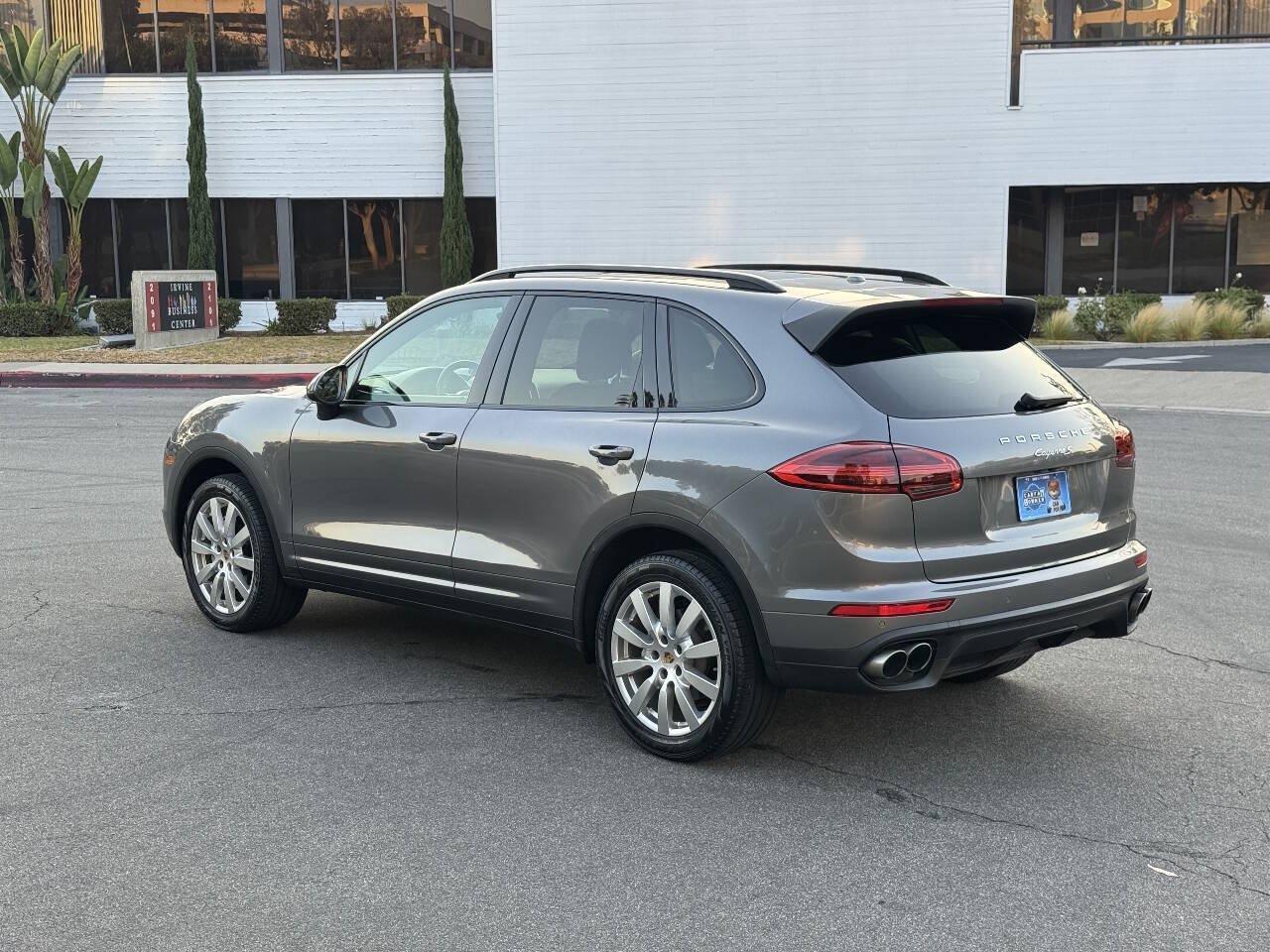Used 2017 Porsche Cayenne S AWD/4WD image 3