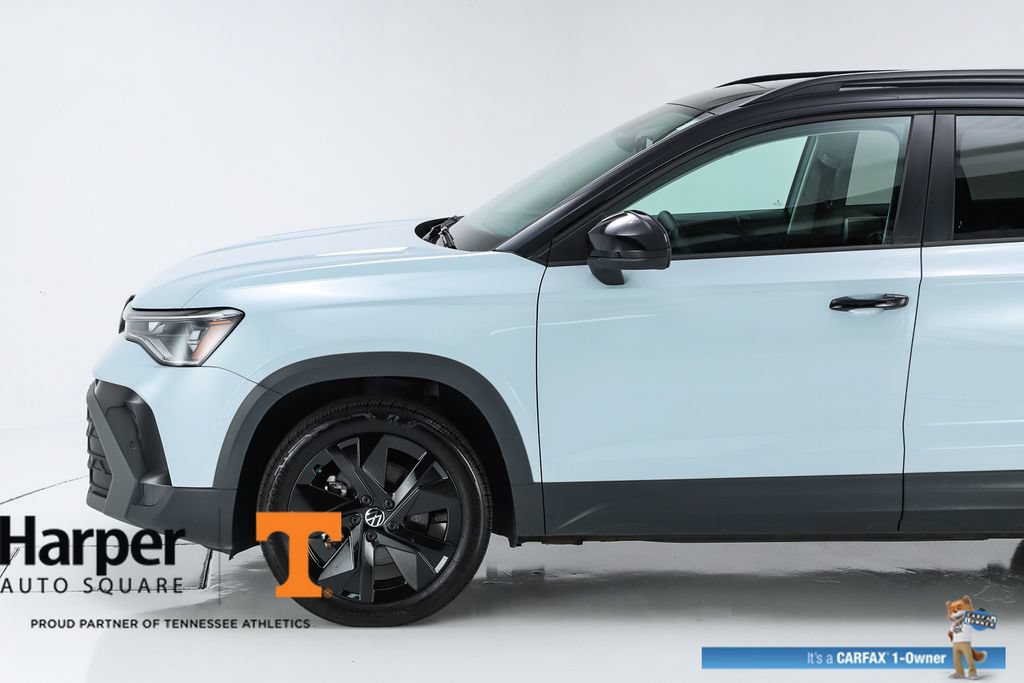 Used 2025 Volkswagen Taos SE FWD image 3