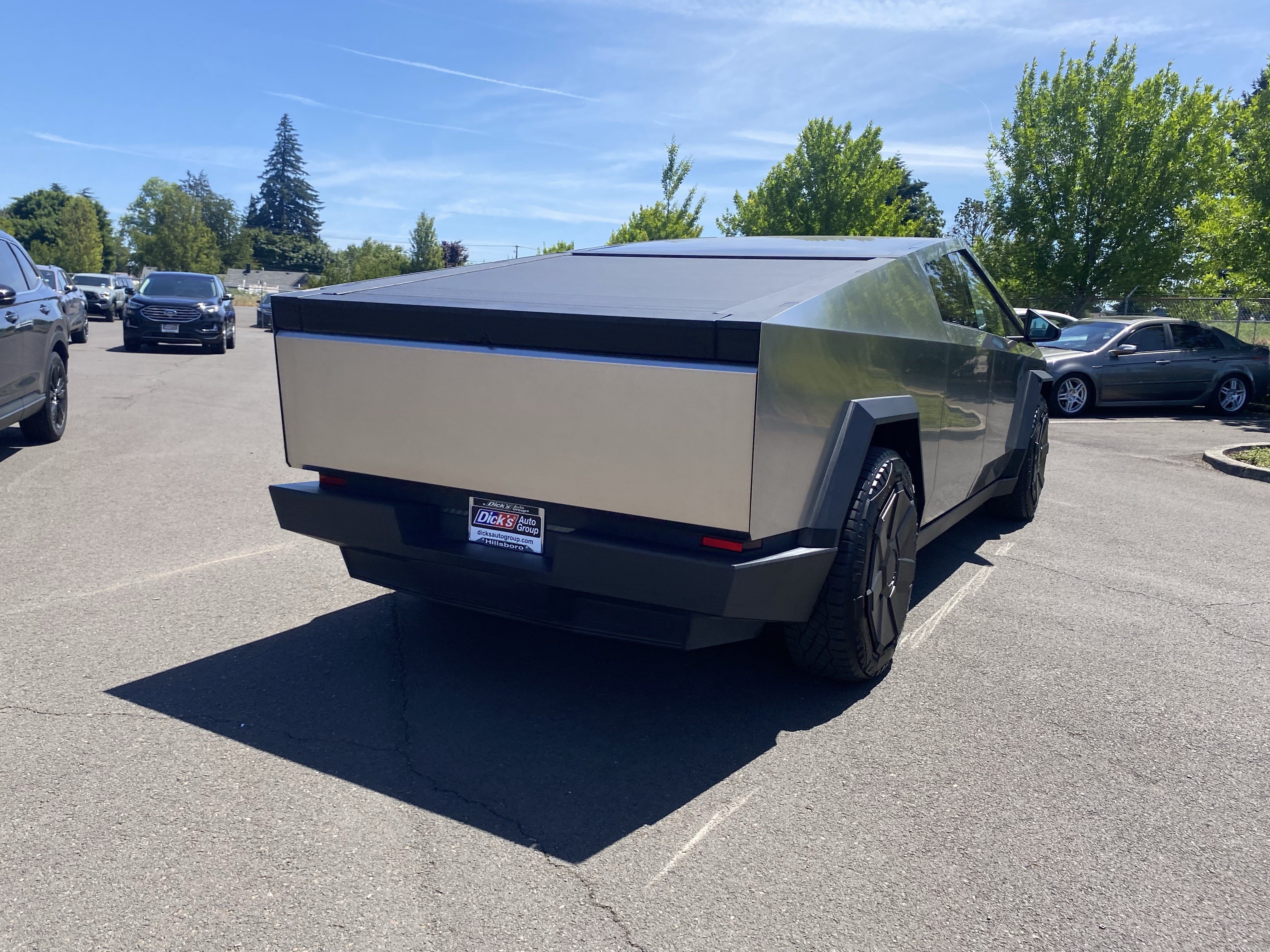 Used 2024 Tesla Cybertruck AWD Crew Cab image 5