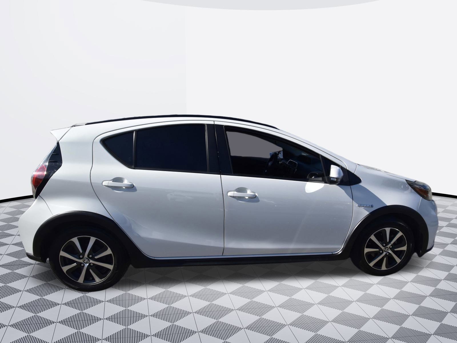 Used 2018 Toyota Prius C Two image 5